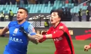  記者談海港后衛(wèi)明天：從津門虎到海港環(huán)境變了，他需主動(dòng)去適應(yīng)