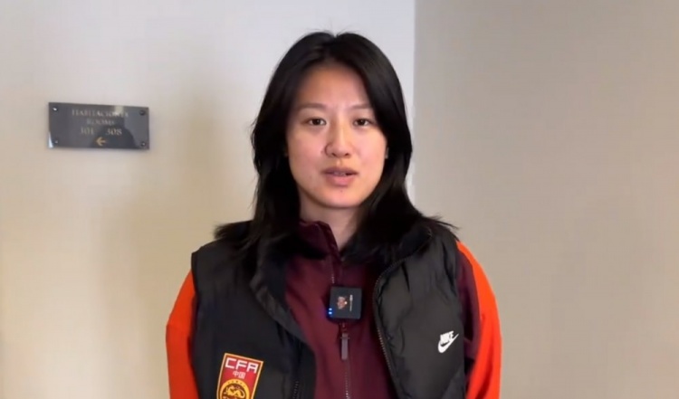  汪琳琳：范迪克是我的偶像和目標(biāo)，希望變成他那樣全面的中后衛(wèi)