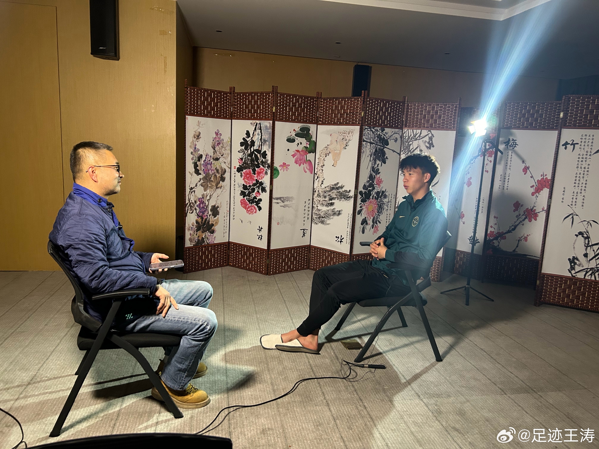  記者：王鈺棟視韋世豪為偶像&想加他微信，現(xiàn)進了國足不知加到?jīng)]