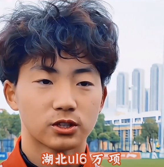  萬項談全運會吊射破門：發(fā)現(xiàn)門將站位不是很好，就很自信的射門