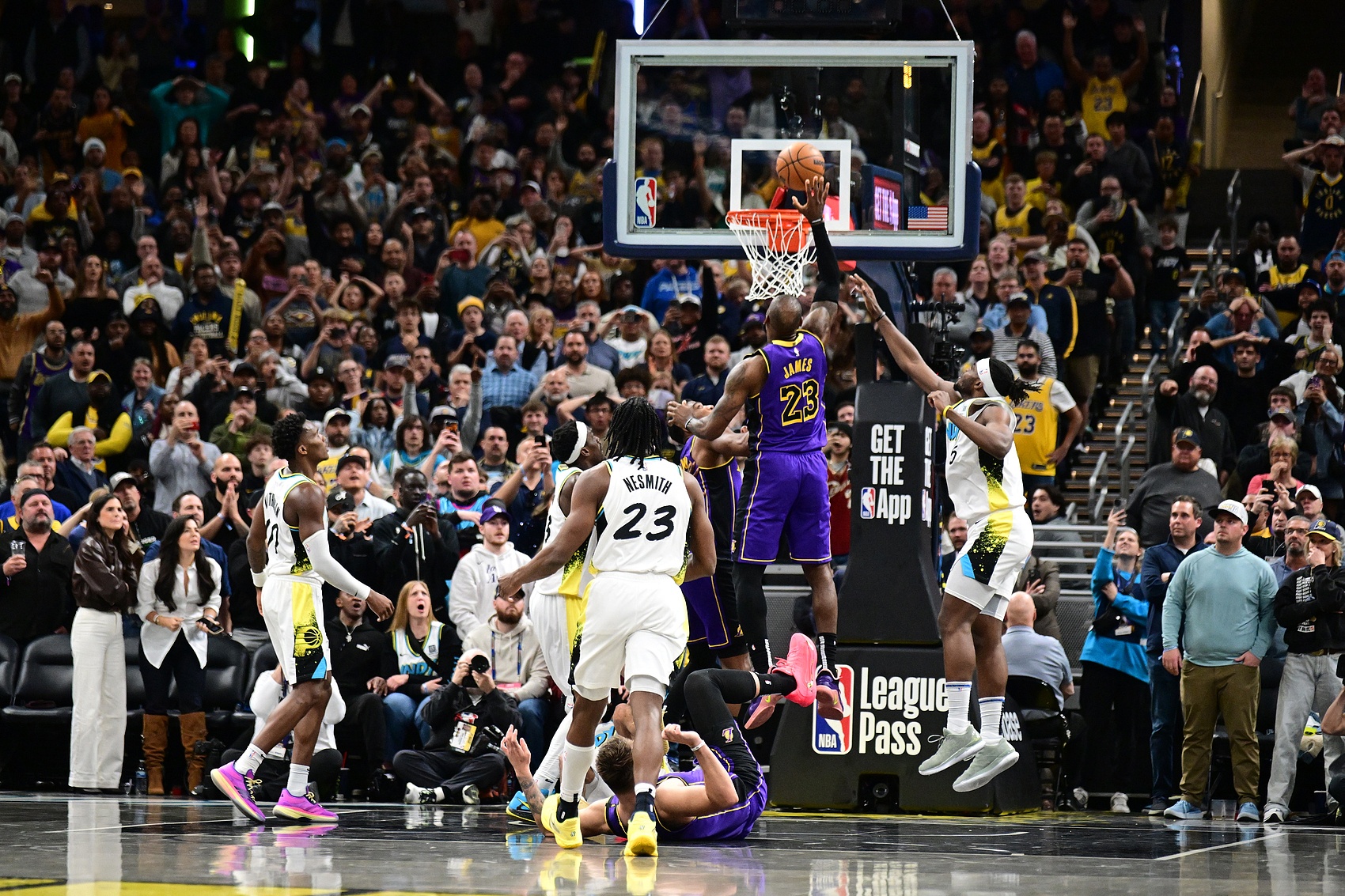  NBA歷史唯二面對同一支球隊(duì)有過3次壓哨絕殺的球員：喬丹和詹姆斯
